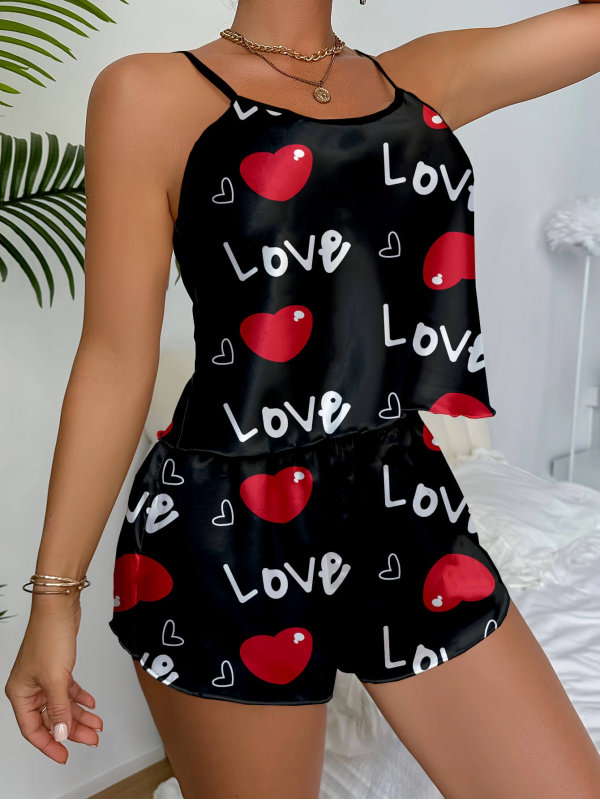 Aşk Temalı Kalp Desenli Siyah Saten Şortlu Gecelik Takım&hellip;