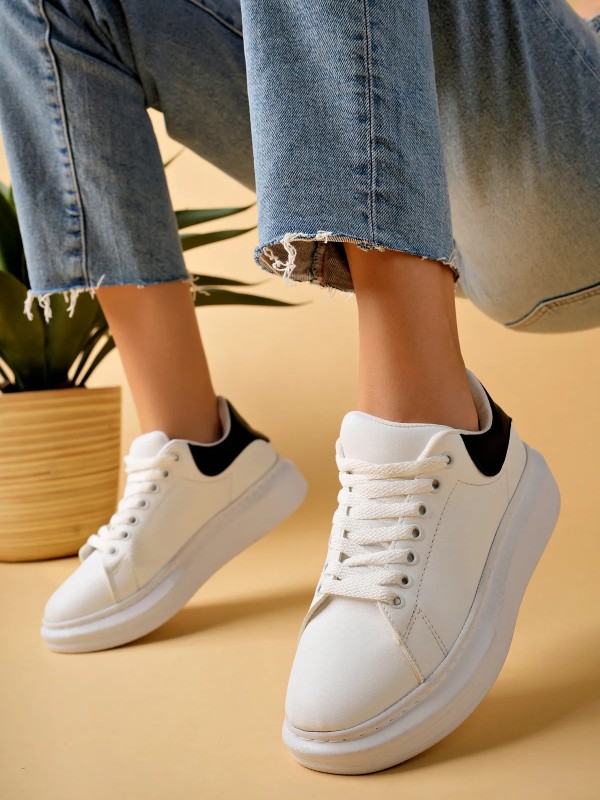 Luis a Costa LC101 Beyaz Arka Siyah Bağcıklı Kadın Ayakkabı… Luis a Costa LC101 Beyaz Arka Siyah Bağcıklı Kadın Ayakkabı…