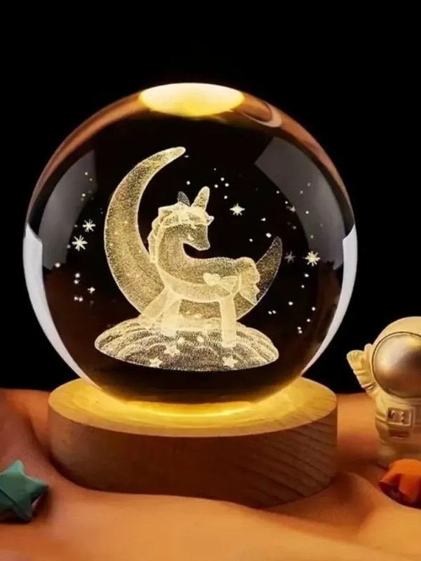 Unicorn Ay Figürlü Işıklı Ahşap Altlıklı Kar Küresi (8 cm) Unicorn Ay Figürlü Işıklı Ahşap Altlıklı Kar Küresi (8 cm)